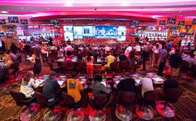 Meja live baccarat di studio profesional hiu128